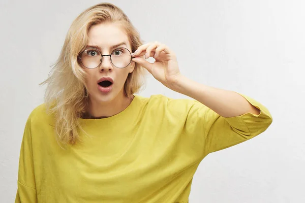 Surprised Woman Glasses Open Mouth Bulging Eyes Looks Camera Sees — Stock Photo, Image