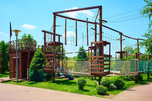 Houten Speeltuin Voor Kinderen Leuke Spelletjes Met Obstakels Amusement Quests — Stockfoto