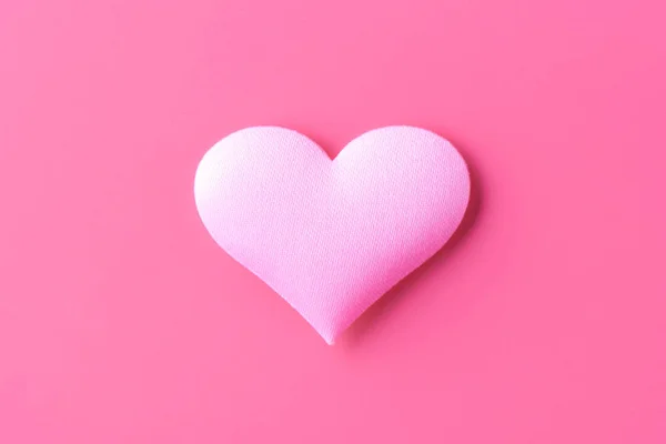 Corazón Volumétrico Sobre Fondo Rosa Símbolo Amor Lealtad — Foto de Stock