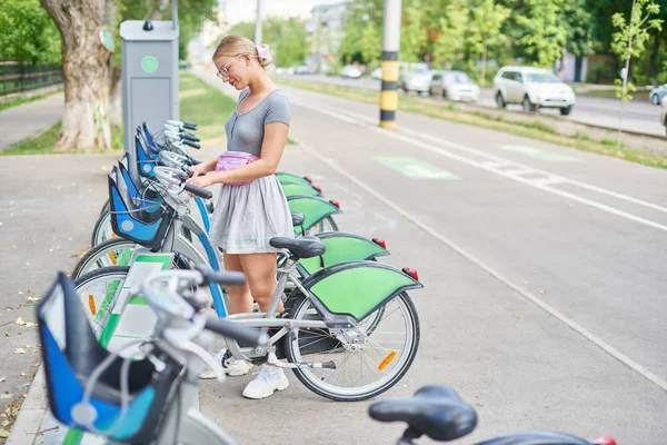 Beautiful Athletic Girl Blonde Skirt Rent Bike Almaty — Stock Photo, Image