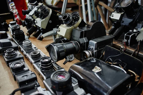 Staré Vzácné Retro Fotografické Vybavení Fotografické Kamery Prodávané Bleskové Tržnice — Stock fotografie