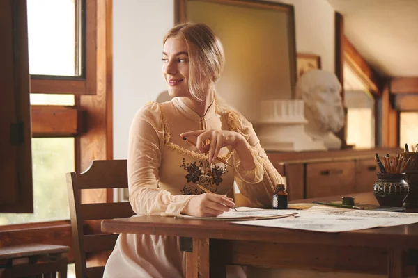 Creative Young Beautiful Woman Artist Poet Sits Wooden Table Art — Stock Photo, Image