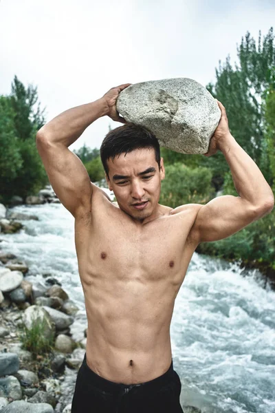 Казахський Язовий Спортсмен Тренує Здійснює Річці Природі Азіатський Красивий Робить — стокове фото