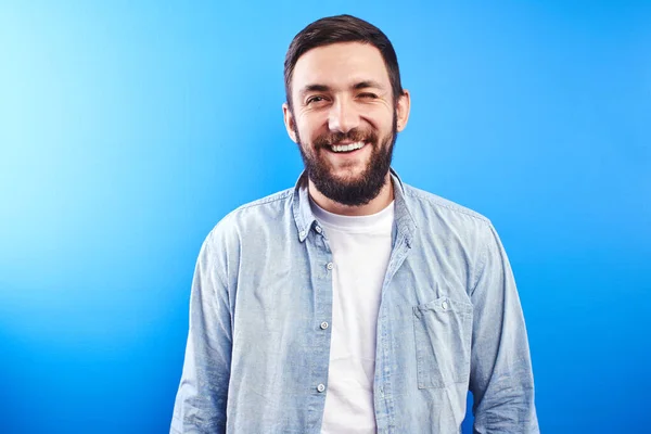 Retrato Dentadura Sonriente Riendo Alegremente Guapo Caucásico Brutal Barbudo Hombre —  Fotos de Stock