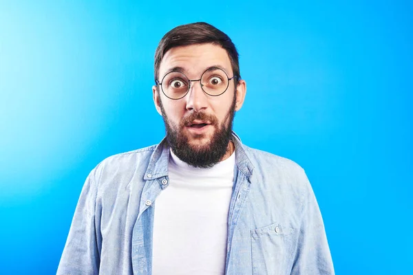 Shocked Smart Bearded Programmer Man Glasses Opened His Mouth Bulged — Stock Photo, Image