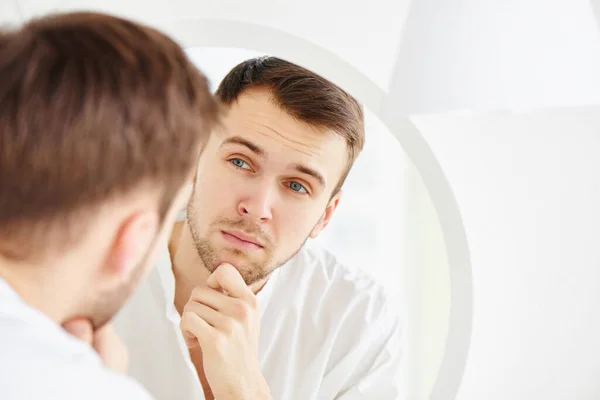 Young Attractive Caucasian Man Examines His Face Mirror Close Aging — Stock Photo, Image