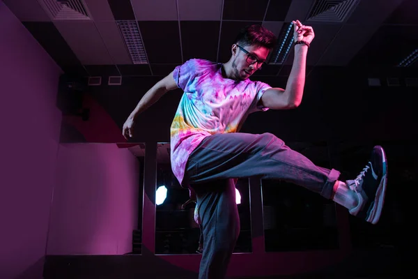 Profesionální Break Dance Pohybu Trénink Moderního Hip Hopu Růžovém Neonovém — Stock fotografie