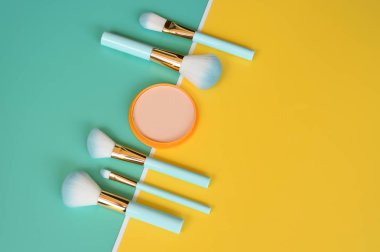 makyaj ve kozmetik ürünleri koleksiyonu düzenlendi