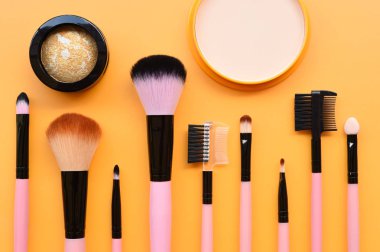 makyaj ve kozmetik ürünleri koleksiyonu düzenlendi