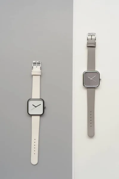 Primer Plano Los Relojes Pulsera Grises Blancos Para Fondo — Foto de Stock