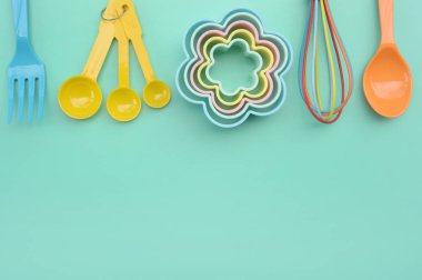 Arkaplan için mutfak gereçlerini ve yemek pişirme konseptini kapat