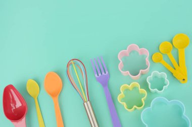 Arkaplan için mutfak gereçlerini ve yemek pişirme konseptini kapat