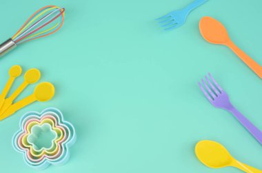 Arkaplan için mutfak gereçlerini ve yemek pişirme konseptini kapat