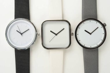 Arka plan için çok renkli kol saatleri kümesi