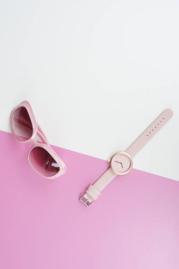 Şu andaki güneş gözlüğü için arka plan ile yakın çekim