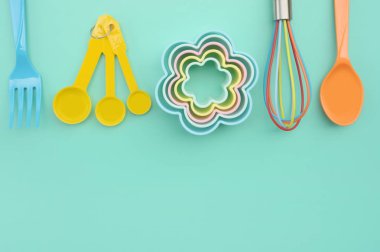 Arkaplan için mutfak gereçlerini ve yemek pişirme konseptini kapat