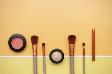 makyaj ve kozmetik ürünleri koleksiyonu düzenlendi