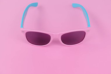 Arka plan için modern moda güneş gözlüğü