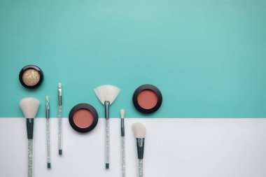 makyaj ve kozmetik ürünleri koleksiyonu düzenlendi