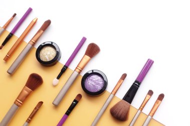 makyaj ve kozmetik ürünleri koleksiyonu düzenlendi