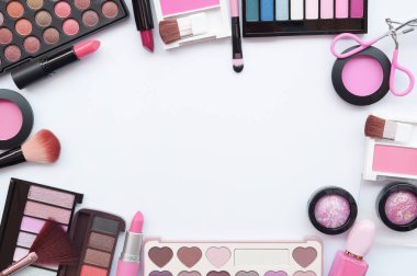 makyaj ve kozmetik ürünleri koleksiyonu düzenlendi