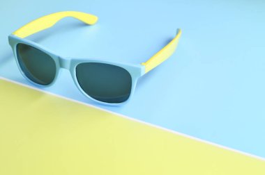 Arka plan için modern moda güneş gözlüğü