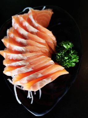 Bir dilim somon balığı, Japon yemeği.