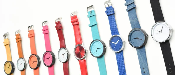 Conjunto Relógios Pulso Multicoloridos Isolados Fundo Branco — Fotografia de Stock