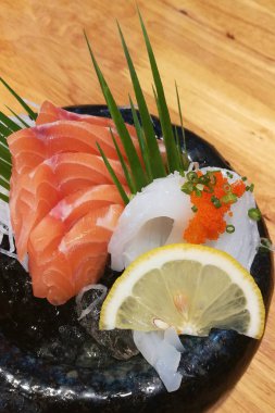 Bir dilim somon balığı, Japon yemeği.