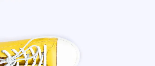 Zbliżenie Żółte Buty Izolowane Białym Tle — Zdjęcie stockowe