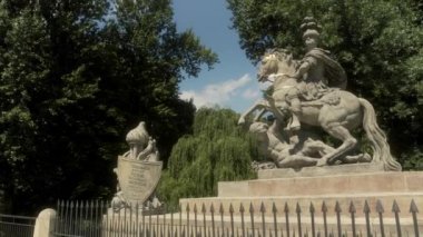 Warsaw Polonya kraliyet banyo bahçelerde heykel ve konumlar çeşitli büyük miktarda özellikleri.