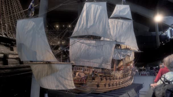 在瑞典的船的美丽的模型 一艘在 瓦萨博物馆 上升起并展出的 — 图库视频影像