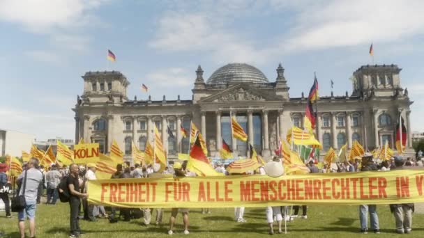 Capital Berlin Reichstag Building Location Protest Communism Vietnam — Stock Video