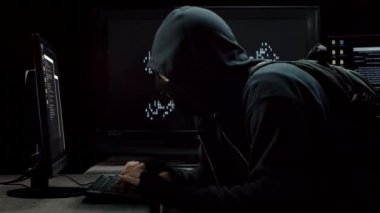 Bu Hacker kişisel bilgileri, hükümet belgelerini, arama sonuçlarını ya da aklına gelebilecek her şeyi çalıyor olabilir..