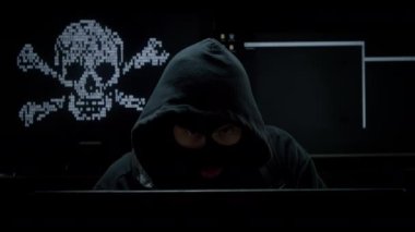 Bu Hacker kişisel bilgileri, hükümet belgelerini, arama sonuçlarını ya da aklına gelebilecek her şeyi çalıyor olabilir..