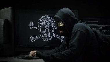 Bu Hacker kişisel bilgileri, hükümet belgelerini, arama sonuçlarını ya da aklına gelebilecek her şeyi çalıyor olabilir..