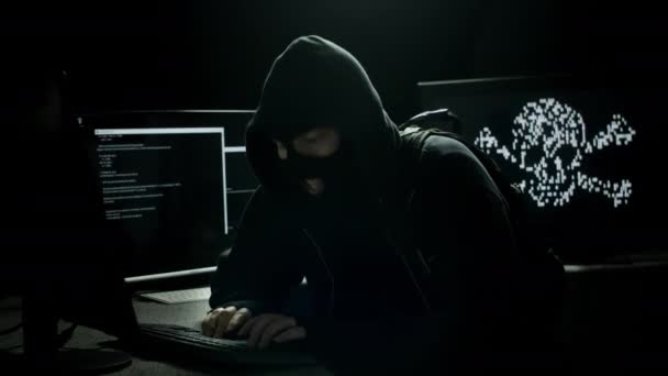 Este Hacker Pode Estar Roubando Informações Pessoais Documentos Governo Resultados — Vídeo de Stock