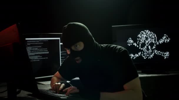 Ten Haker Może Kraść Dane Osobowe Dokumenty Rządowe Wyniki Wyszukiwania — Wideo stockowe