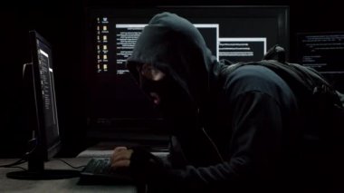 Bu Hacker kişisel bilgileri, hükümet belgelerini, arama sonuçlarını ya da aklına gelebilecek her şeyi çalıyor olabilir..