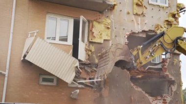 Benim bitişiğimdeki apartmanın yıkılması..