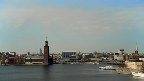 Zeitraffer Des Stockholmer Rathauses Bei Sonnenuntergang Über Der Bucht — Stockvideo