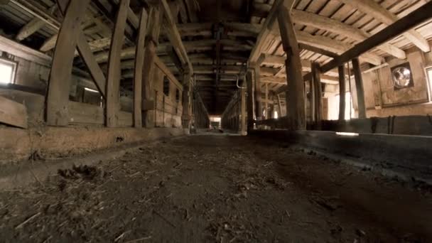 Este Assustador Celeiro Abandonado Faz Parte Uma Pequena Cidade Esquecida — Vídeo de Stock