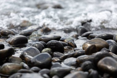 Güzel kara taş üzerine Koh Hin Ngam, Tarutao deniz Milli Park Satun ilinde, Tayland.