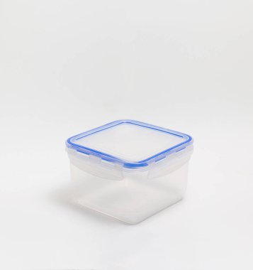 Bir yarı saydam plastik kutu izole beyaz zemin üzerine fotoğraf stüdyosu.