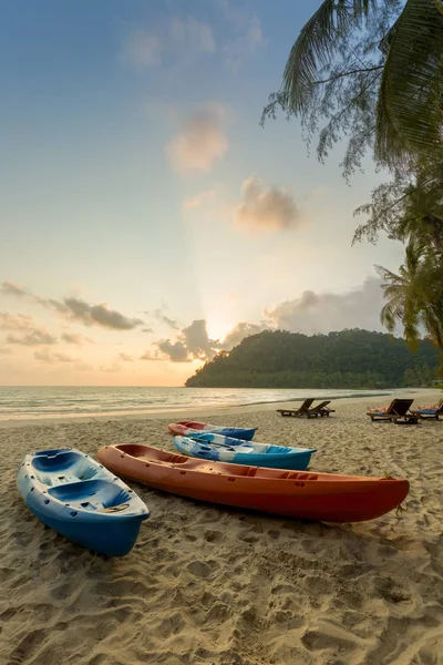 Kayaking Boats Tropical Sunset Beach Background Travel Holiday Vocation Concept — Stock Photo, Image
