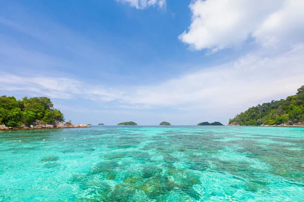 Cristal Turquesa Verde Mar Océano Claro Agua Montaña Lipe Island — Foto de Stock