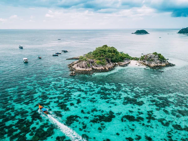 Aerial view of beautiful tropical beach in Satun, Thailand. — Stock Photo, Image