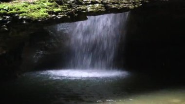 Dağları taşları arasında güzel yer. Kuzey Kafkasya doğası