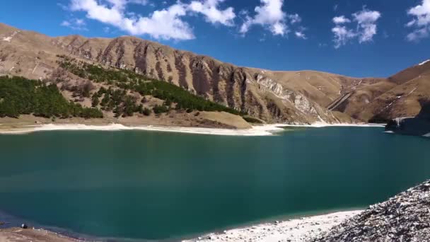 Hermosa Mirada Montaña Ozy Agua Azul Entre Pintorescas Laderas Naturaleza — Vídeo de stock