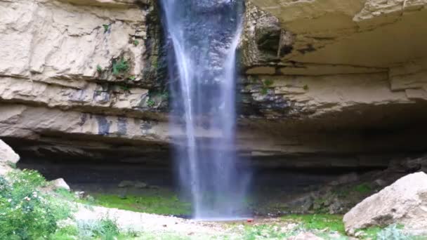 Красивые Водопады Между Скалами Горах Природа Северного Кавказа — стоковое видео